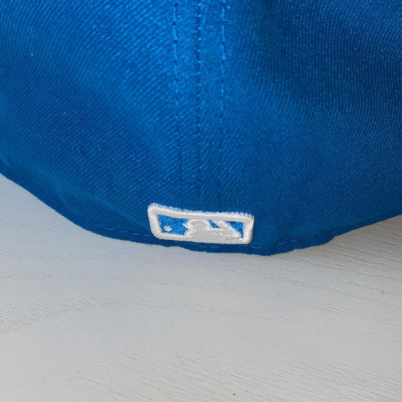 NEW ERA MLB TORONTO BLUE JAYS FITTED CAP 7 3/8 - Picture 3 of 5